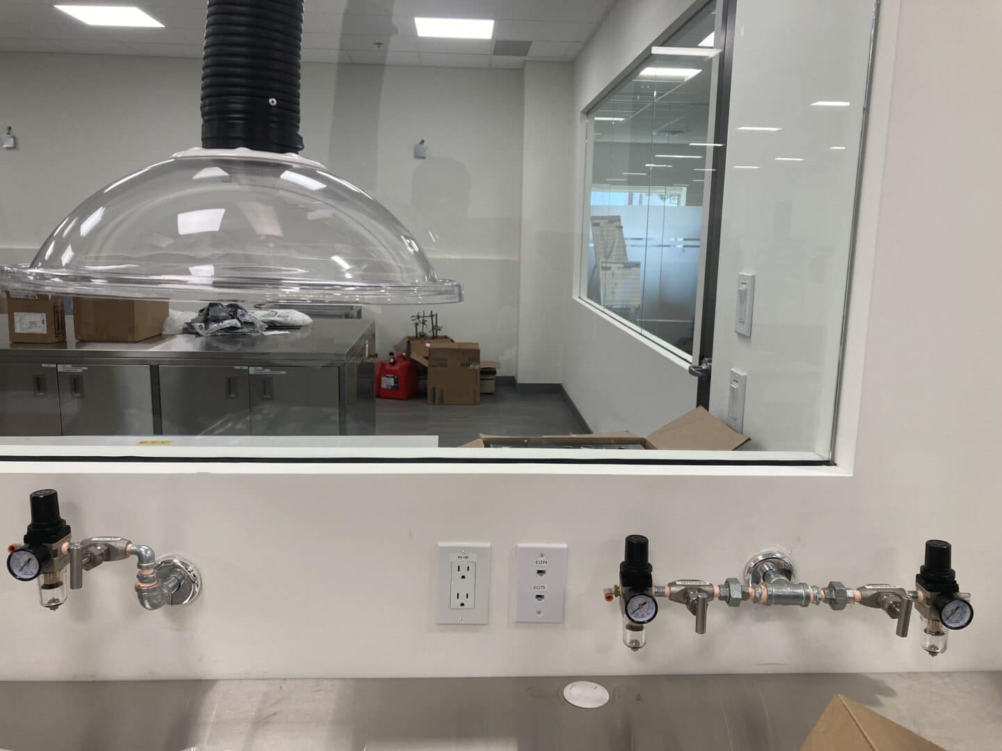 Laboratory using air compressor